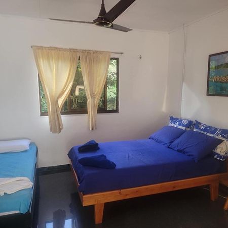 Papayas Self Catering Room Victoria Exterior photo
