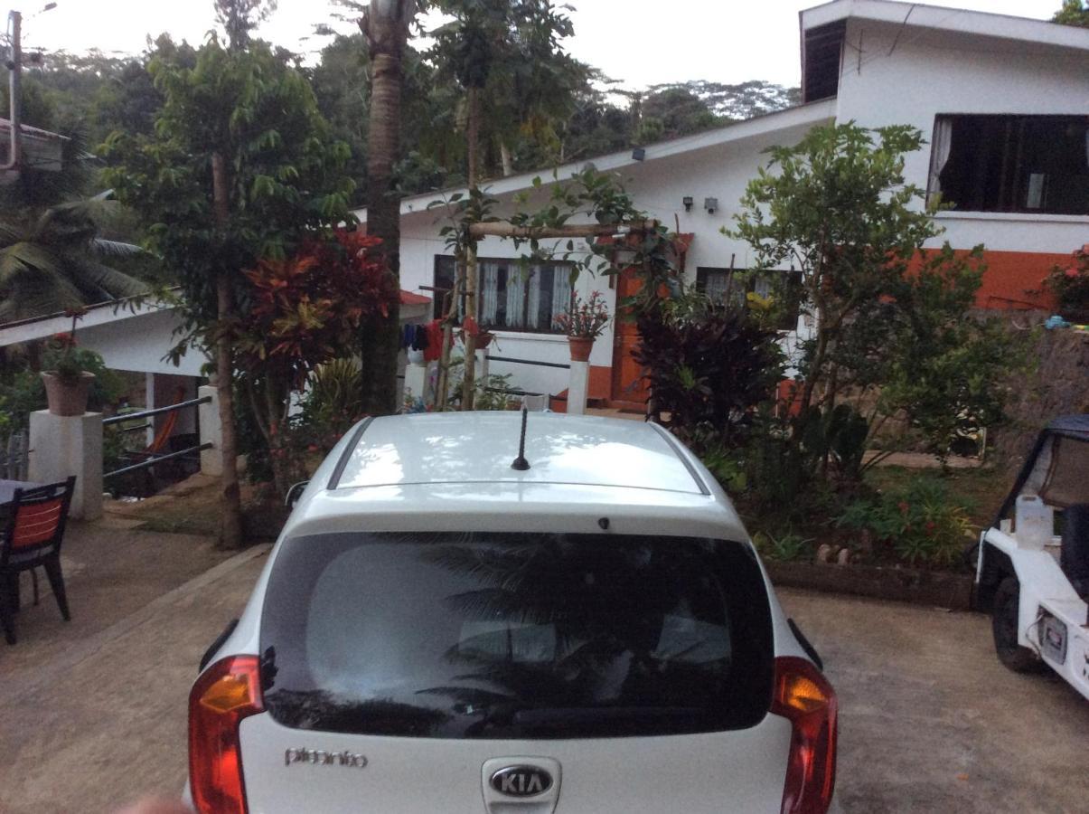 Papayas Self Catering Room Victoria Exterior photo
