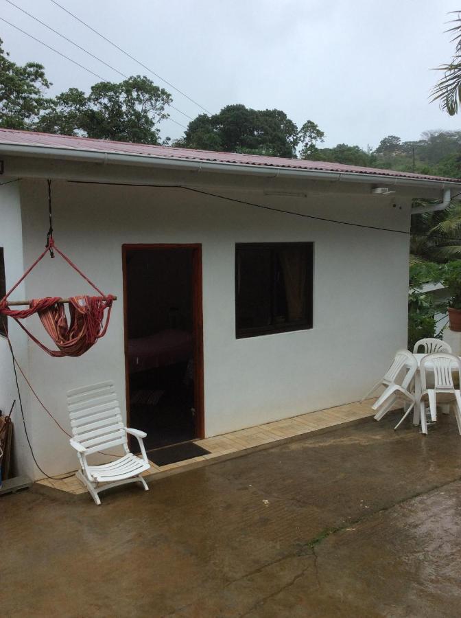 Papayas Self Catering Room Victoria Exterior photo